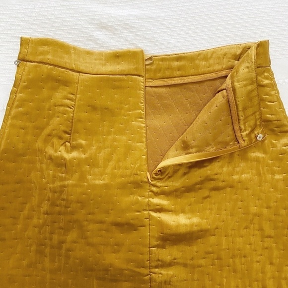OTTOD'AME MADE IN ITALY GOLD SHIMMER SATIN PERFORATED MINI SKIRT - 6 - Picture 9 of 9